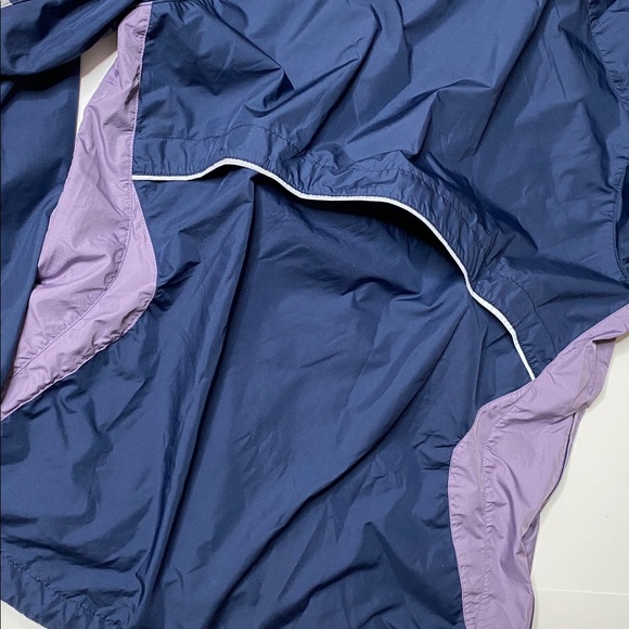Women’s Nike Windbreaker - Picture 10 of 11